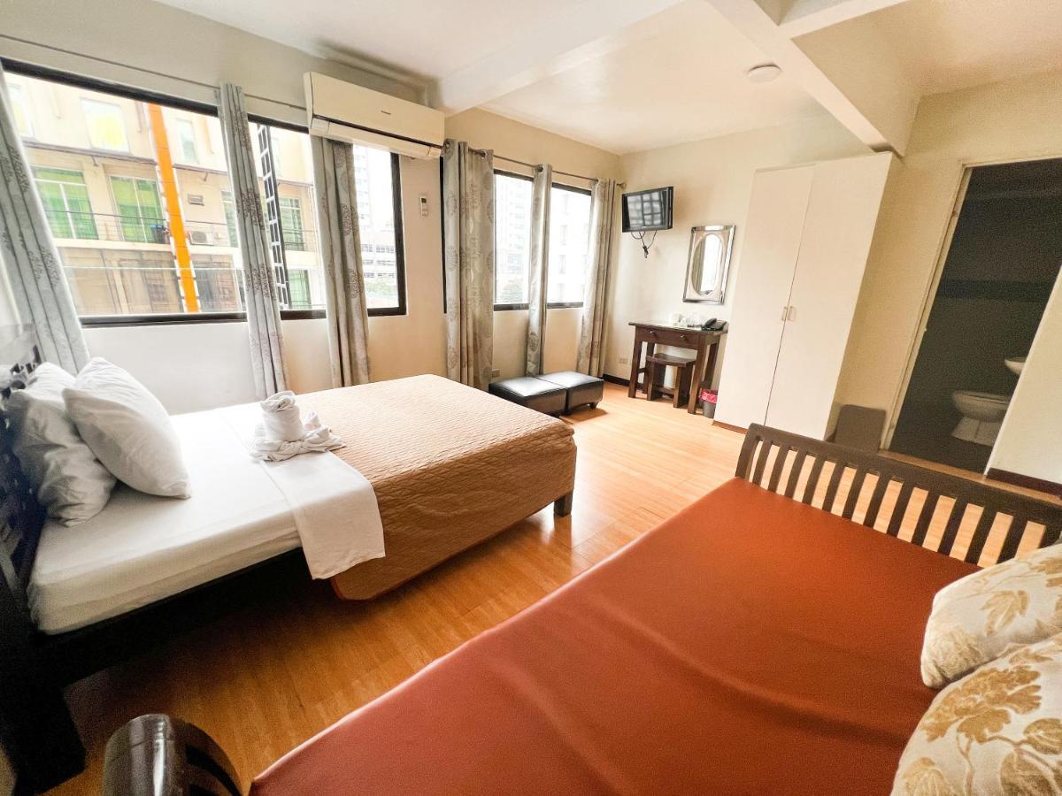 Stone House Hotel Manila Exterior photo